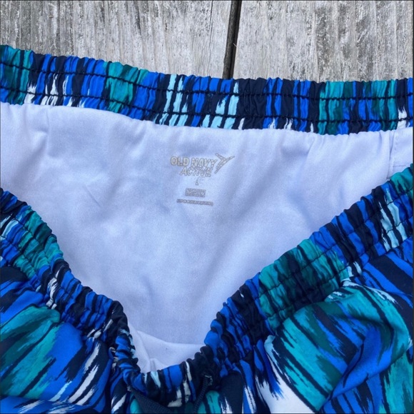 Old Navy size Lg Ikat print running short - Picture 3 of 5